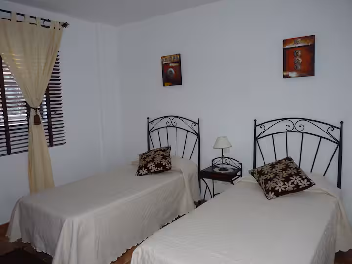 Otro dormitorio de la vivienda